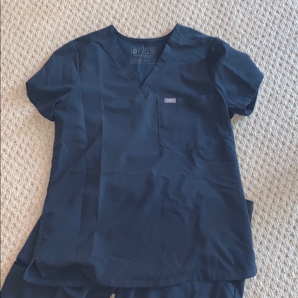 Dark harbor figs scrub set